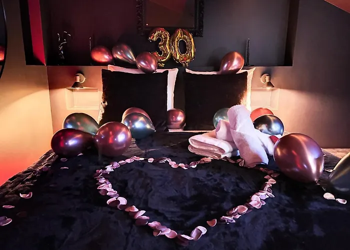 Suite Rouge Baiser Avec Jacuzzi Privatif - Loveroom Insolite