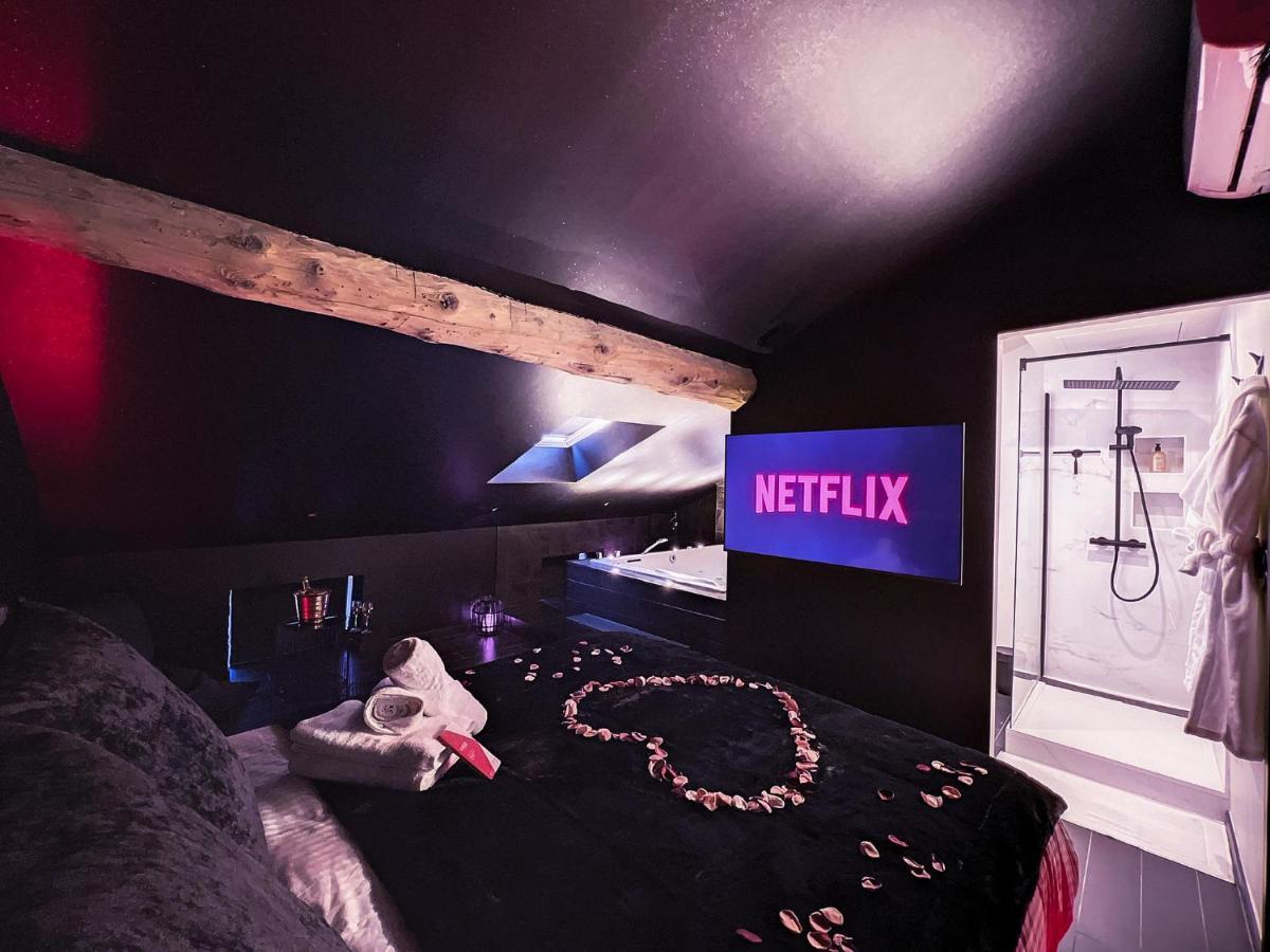 Apartment Rouge Baiser Avec Jacuzzi Privatif - Loveroom Insolite *