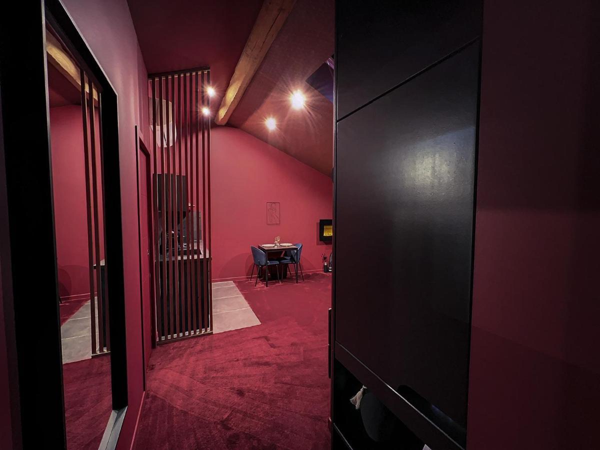Rouge Baiser Avec Jacuzzi Privatif - Loveroom Insolite Apartment *