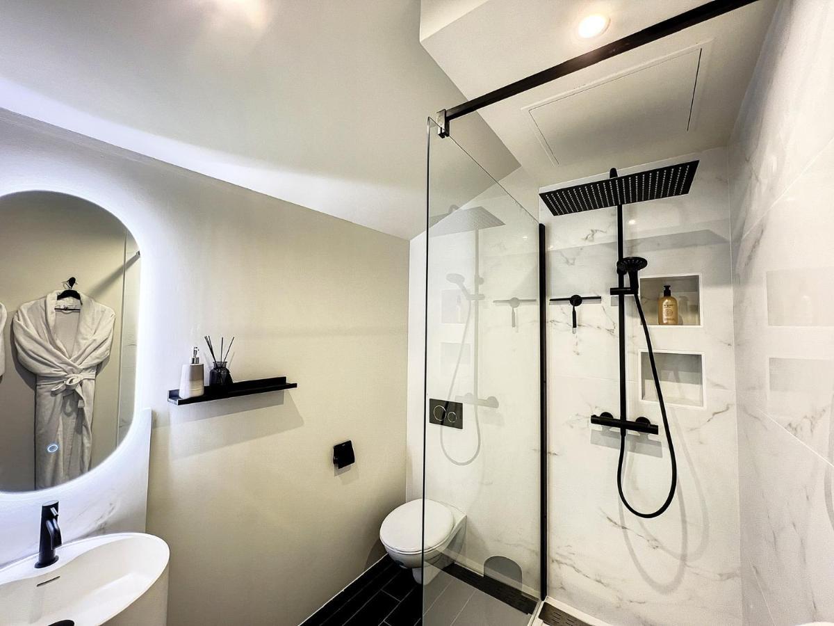 Rouge Baiser Avec Jacuzzi Privatif - Loveroom Insolite Apartment