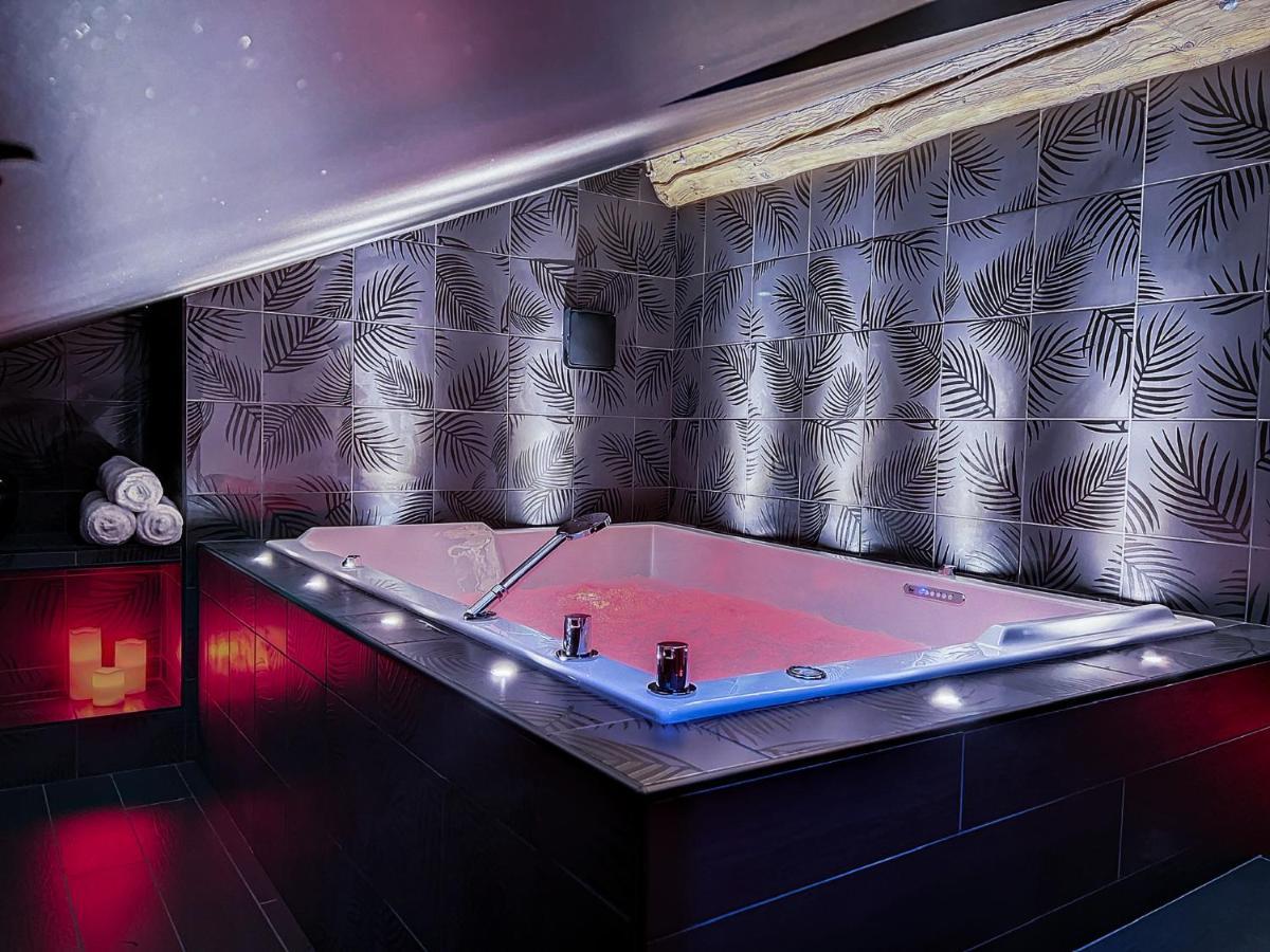 Rouge Baiser Avec Jacuzzi Privatif - Loveroom Insolite Apartment